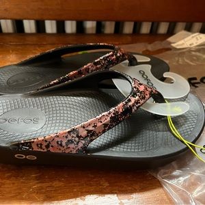 Oofos oolala limited Bellini splash size 8